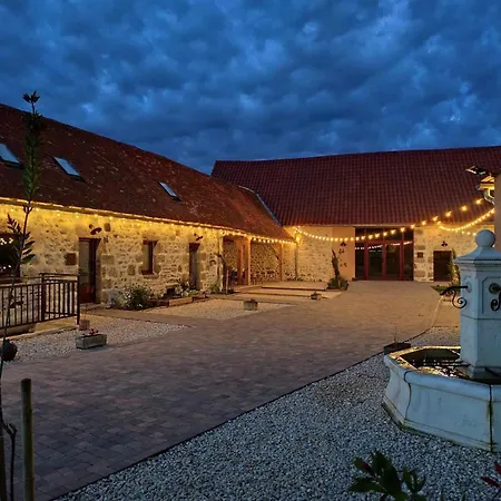 Avec Spa, Cheminee, Nature Et Confort A - Fr-1-489-522 Semesterbostad Montaigu-le-Blin