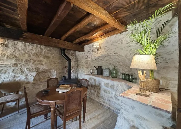 A Avec Et Parking - Fr-1-489-522 Montaigu-le-Blin